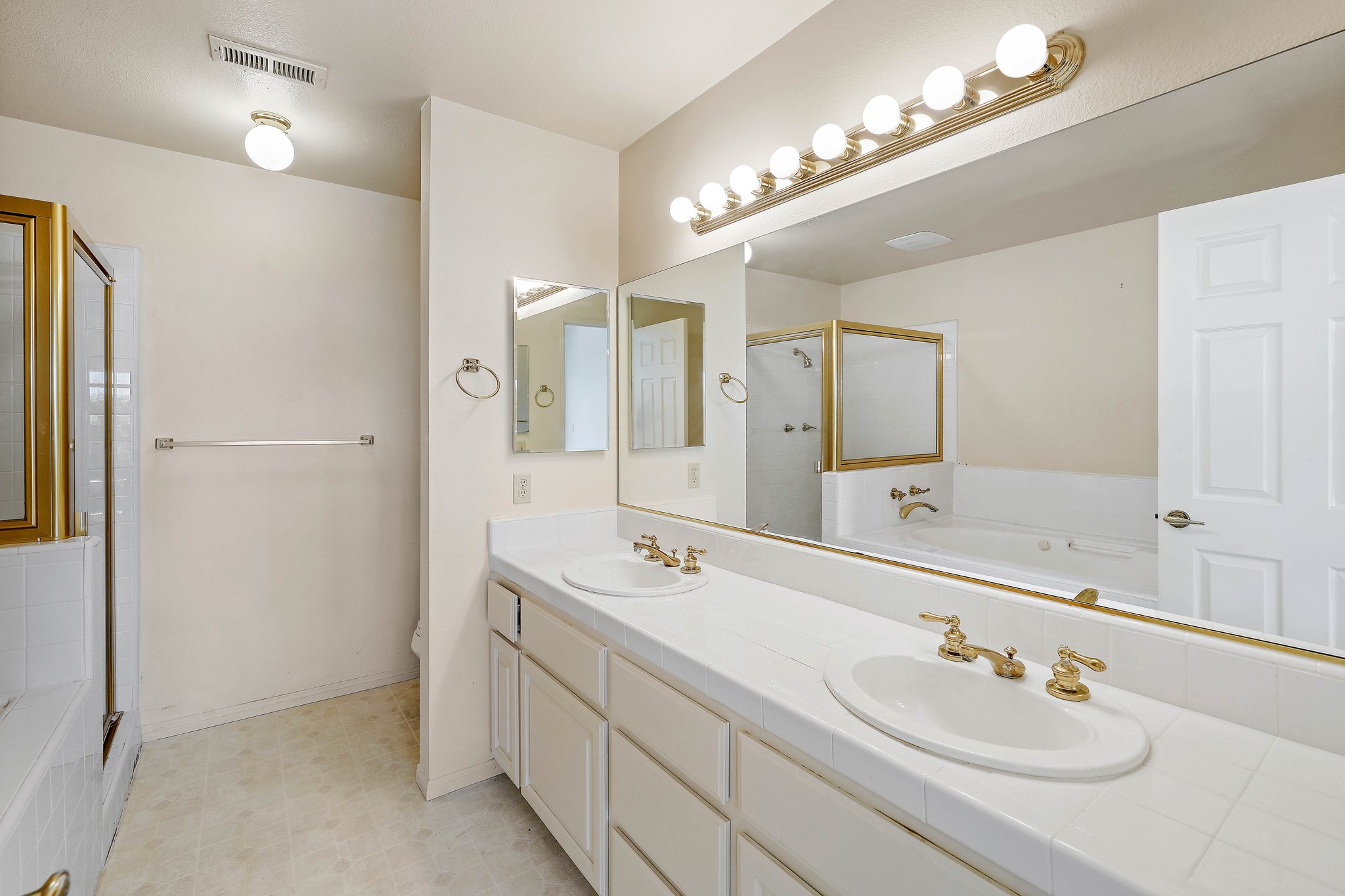 6404 Sealpoint Court-35