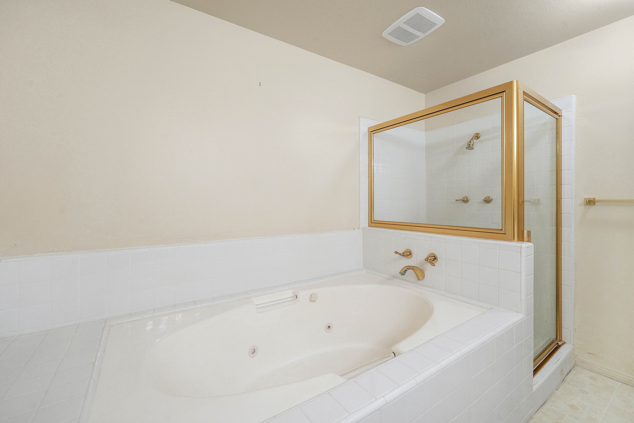 6404 Sealpoint Court-36